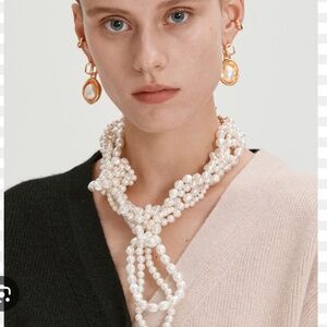 Recto Knotted Pearl Necklace